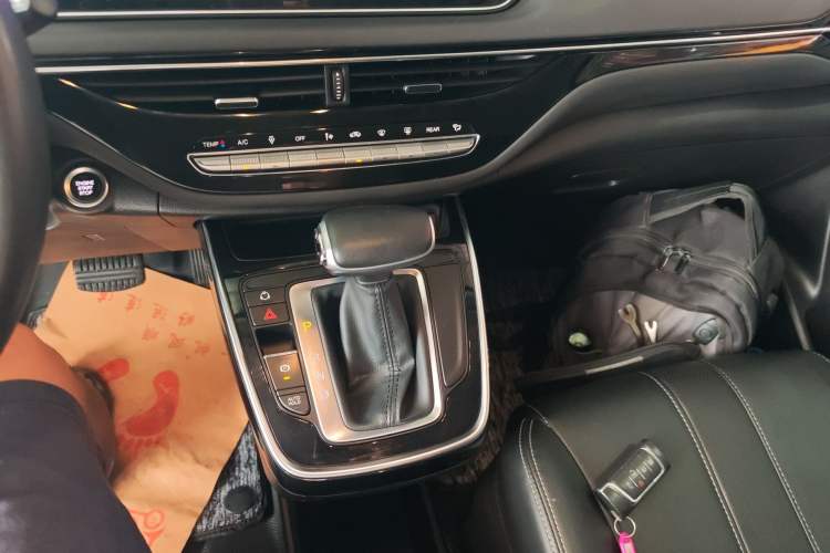 Used GAC Trumpchi M6 2021 270T DCT Luxury Edition (7 Seats) Gear Lever