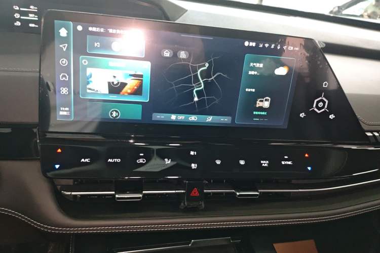 Used CHANGAN UNI-K iDD 2023 Zhidian iDD 1.5T 135km Smart & Fun Model Audio And AC Panel