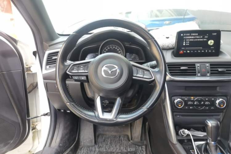 Used Mazda CX-4 2018 2.0L Automatic Two-Wheel Drive Blue Sky Premium Upgrade Version China V Standard
