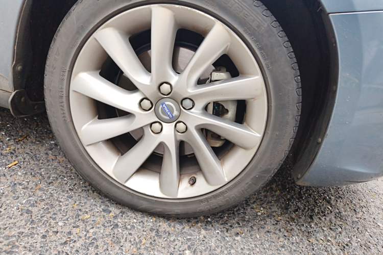 Used Volvo S60 2017 S60L T4 Smart Range Edition Right Front Wheel Hub