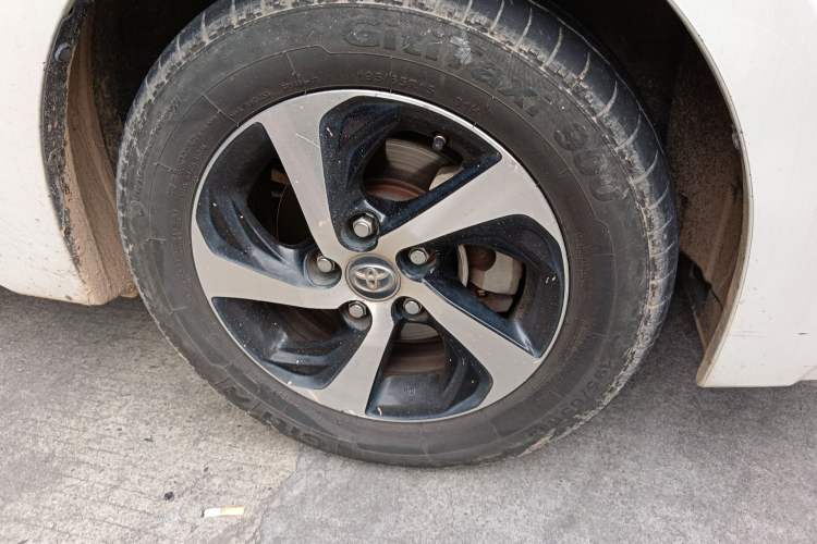 Used Toyota Levin 2017 Revised Dual-Engine 1.8H GS E-CVT Elite Sunroof Version China V Standard Right Front Wheel Hub