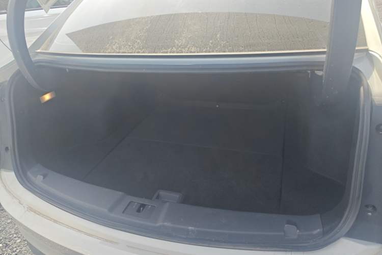 Used Hongqi E-QM5 2022 431 km Charge & Enjoy Edition Trunk