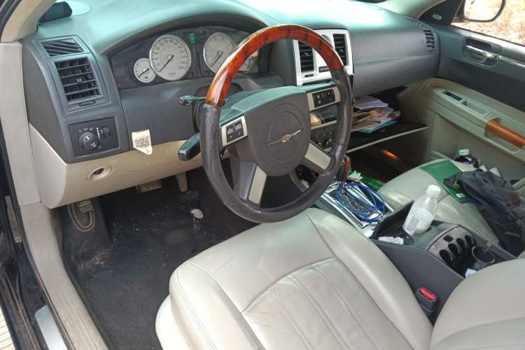 Used Chrysler 300C 2006 2.7L Luxury Edition