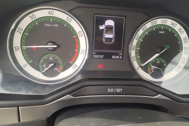 Used Skoda Superb 2018 TSI330 DSG Comfort Edition China V Standard Odometer Close Up