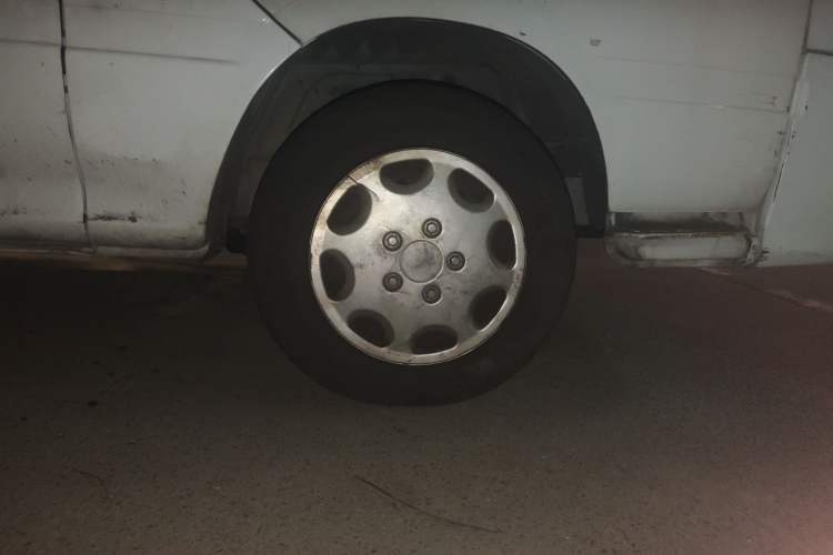 Used Jinbei Hiace 2016 2.0L Express Series Standard Version V19 Right Front Wheel Hub