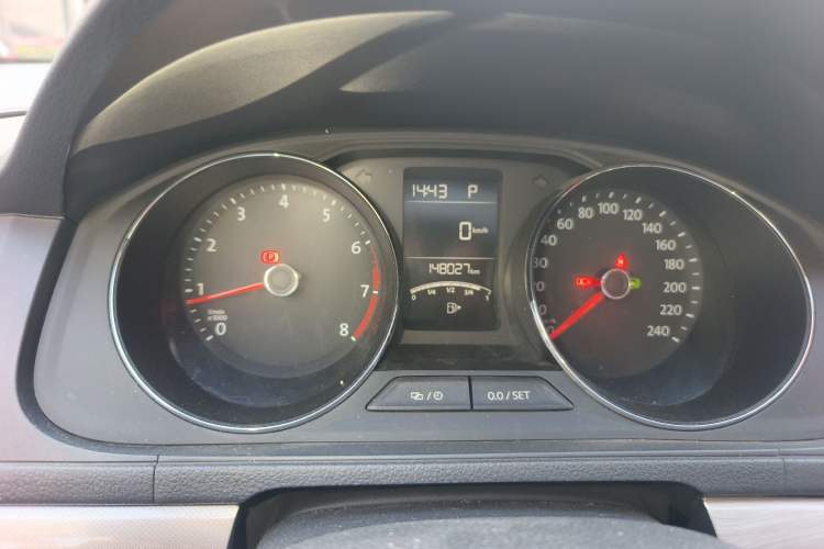 Used Volkswagen Lavida 2015 1.6L Automatic Comfort Edition Odometer Close Up