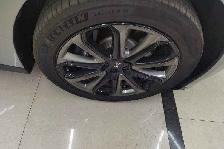 Used XPeng P7 2021 670E Pengyi Edition Right Front Wheel Hub