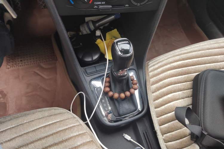 Used Skoda Rapid 2018 1.6L Automatic Comfort Edition Gear Lever