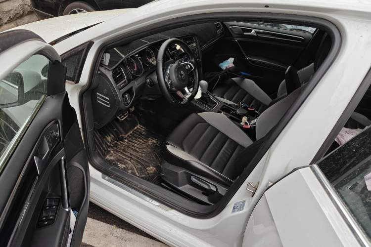 Used Volkswagen Golf 2016 1.4TSI Automatic R-Line
