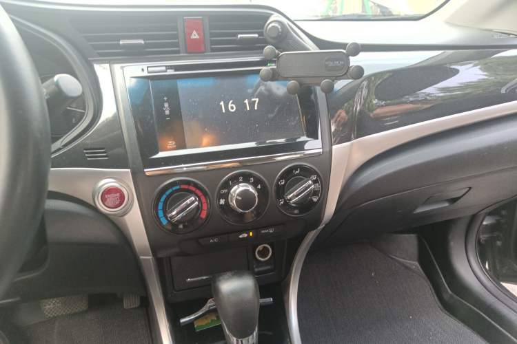 Used Honda Crider 2013 1.8L automatic luxury edition
