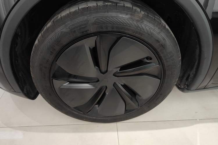 Used Tesla Model Y 2025 Rear-Wheel-Drive Version Left Front Wheel Hub