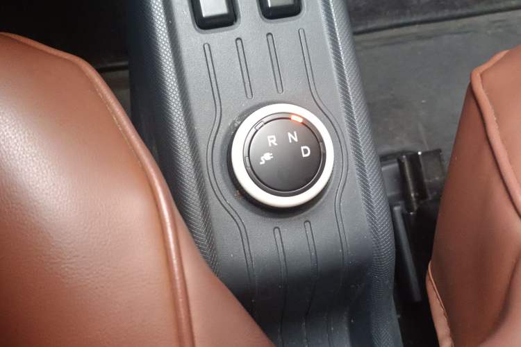 Used Wuling Hongguang MINIEV 2022 Macaron Premium Model – Lithium Iron Phosphate Gear Lever
