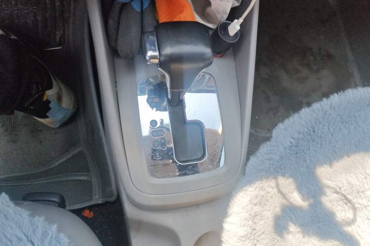 Used Volkswagen Bora 2012 1.6L Automatic Comfort Edition Gear Lever