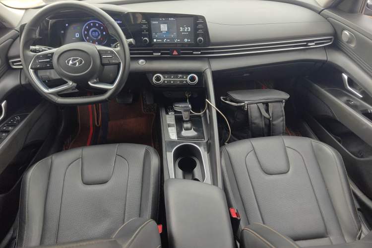 Used Hyundai Elantra 2021 1.5L CVT GLX Elite Edition Center Console