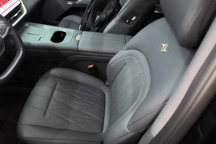 Used Dongfeng eπ eπ008 2025 210 Ultra Range-Extended Version 5 Seats