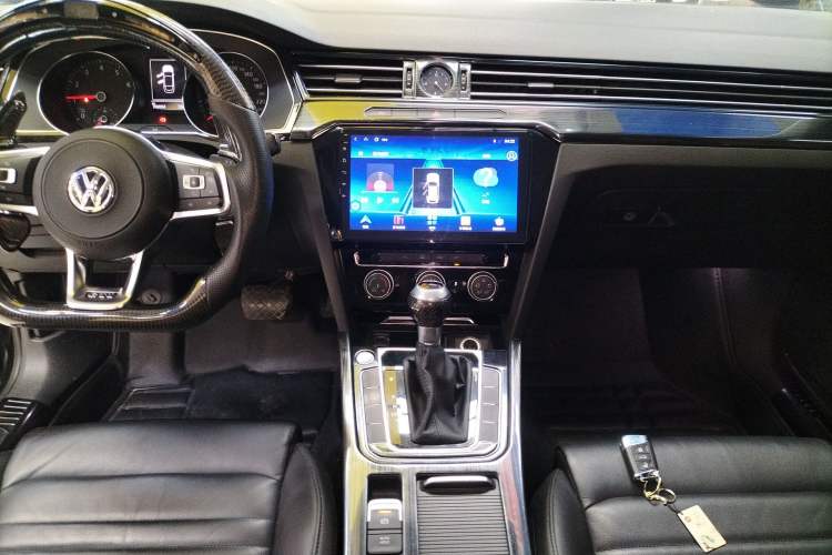 Used Volkswagen Magotan 2017 330TSI DSG Leading Model Audio And AC Panel