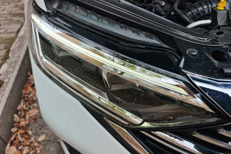 Used Volkswagen Sagitar 2025 Revised 300TSI DSG Excellence Edition Right Front Headlight