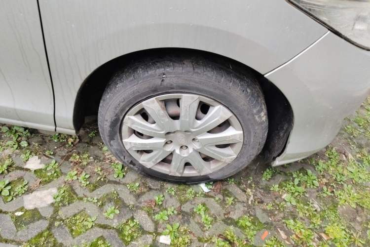 Used BYD M6 2013 2.0L Manual Comfort Edition
