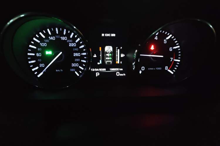 Used Land Rover Range Sport 2015 3.0 SC V6 HSE Odometer Close Up