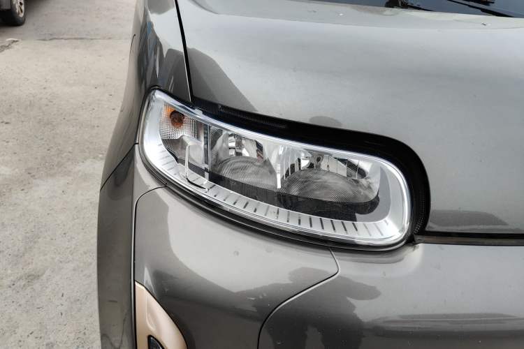 Used ORA White Cat 2022 Xiaoyue Mao Edition 360 km Luxury Model Lithium NMC