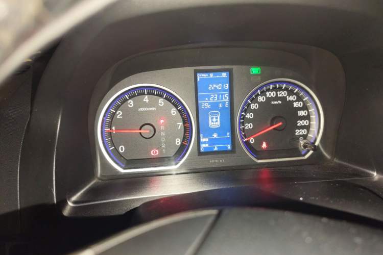 Used Honda CR-V 2010 2.4L automatic four-wheel drive luxury version Odometer Close Up