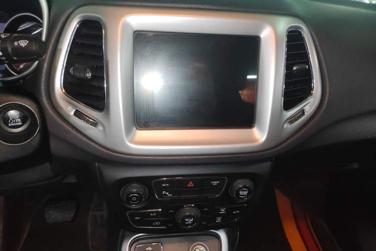 Used Jeep Compass 2017 200T Automatic Family Edition
