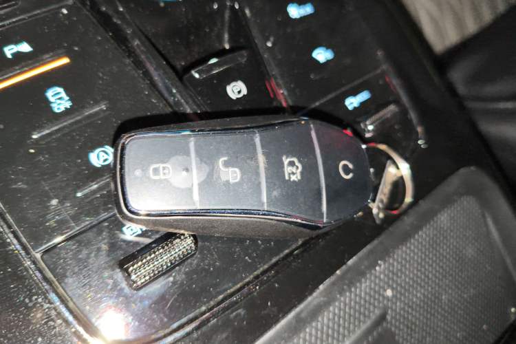 Used BYD Han 2024 EV Glory Edition 605KM Front-Wheel-Drive Premium Model
