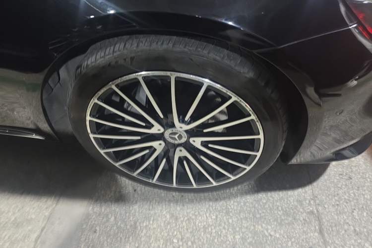Used Mercedes-Benz S-Class 2018 S 320 L Right Front Wheel Hub