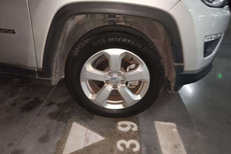 Used Jeep Compass 2017 200T Automatic Family Edition Right Front Wheel Hub