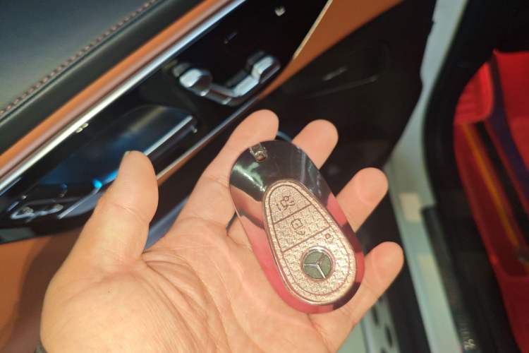 Used Mercedes-Benz GLC 2023 GLC 260 L 4MATIC Dynamic Edition 5-seater Vehicle Key