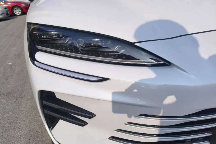 Used BYD Song PLUS New Energy 2025 DM-i 160KM Flagship Model Right Front Headlight