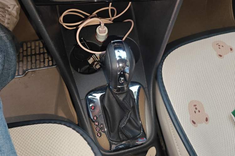 Used Volkswagen Polo 2013 1.6L Automatic Luxury Edition Gear Lever