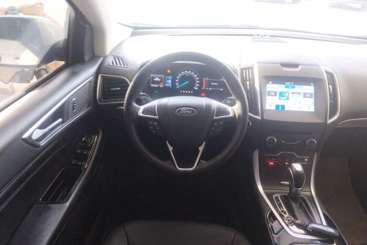 Used Ford Edge 2016 EcoBoost 245 Two-Wheel-Drive Titanium 7-Seater