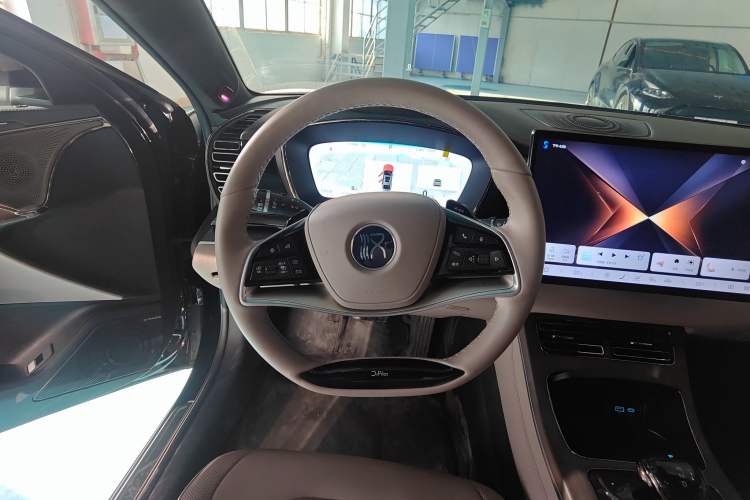 Used BYD Han 2024 EV Glory Edition 610 km All-Wheel Drive "Tian Shen Zhi Jia" Intelligent Driving Model
