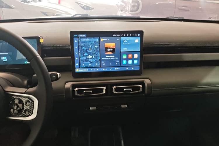 Used Baojun Spark EUV 2025 Flagship Edition 5 Seats Audio And AC Panel