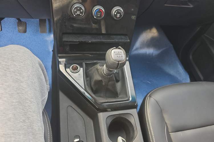 Used Wuling Zhengcheng 2021 1.5T Manual Luxury Version Gear Lever