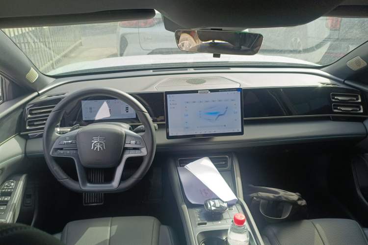 Used BYD Qin L 2025 DM-i Smart Drive 120KM Superior Model Center Console