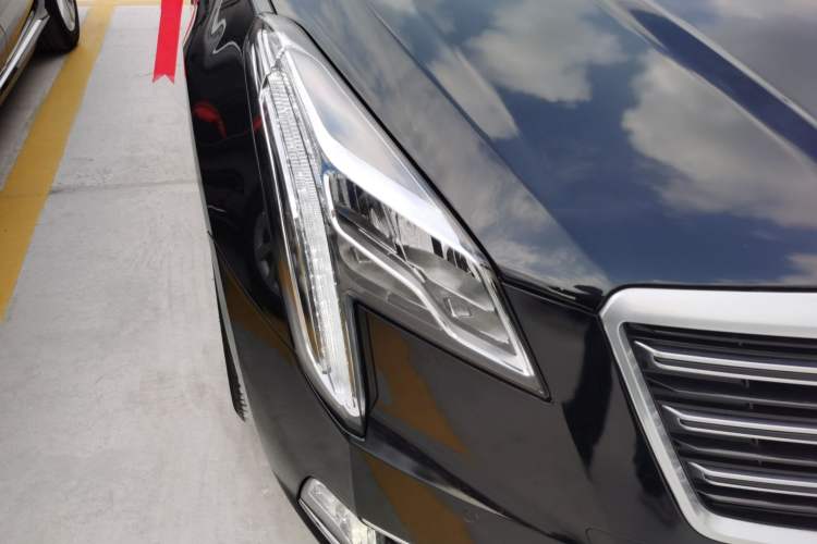 Used Cadillac XTS 2018 28T Elite Edition Right Front Headlight