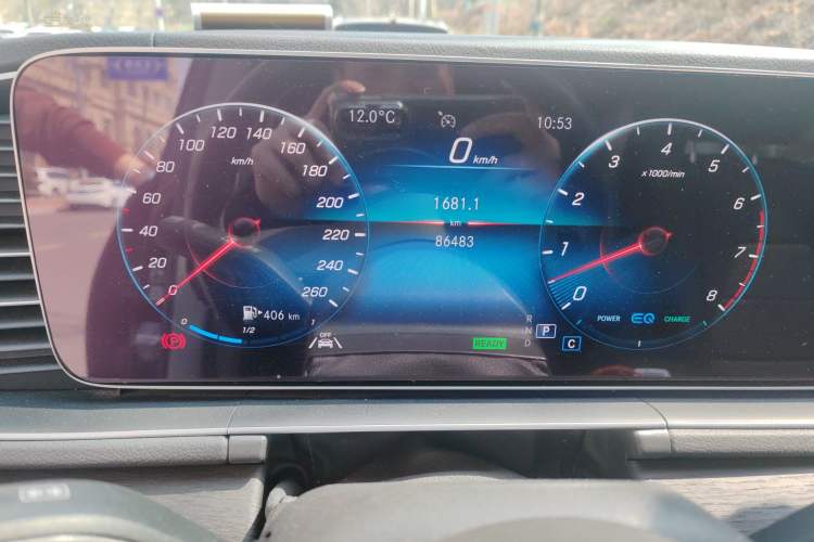 Used Mercedes-Benz GLE 2020 GLE 450 4MATIC Stylish Model Odometer Close Up