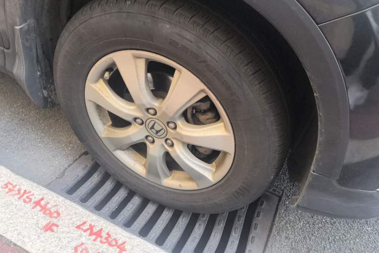 Used Honda CR-V 2012 2.0L two-wheel drive urban version Right Front Wheel Hub