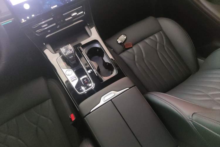 Used GAC Trumpchi M8 2024 Master Series 400T Ultimate Edition Gear Lever