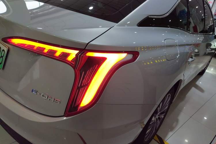 Used Hongqi E-QM5 2022 431 km Charge & Enjoy Edition