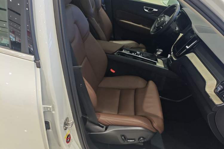 Used Volvo XC60 2020 T5 4x4 Smart Luxury Edition