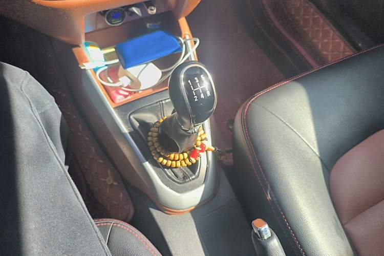 Used Geely Auto Diamond 2016 1.5L Manual Entry-Level Model China IV Standard Gear Lever