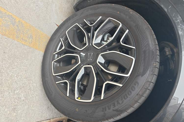 Used Avatr 07 2026 Max+ Pure-Electric Version Right Front Wheel Hub