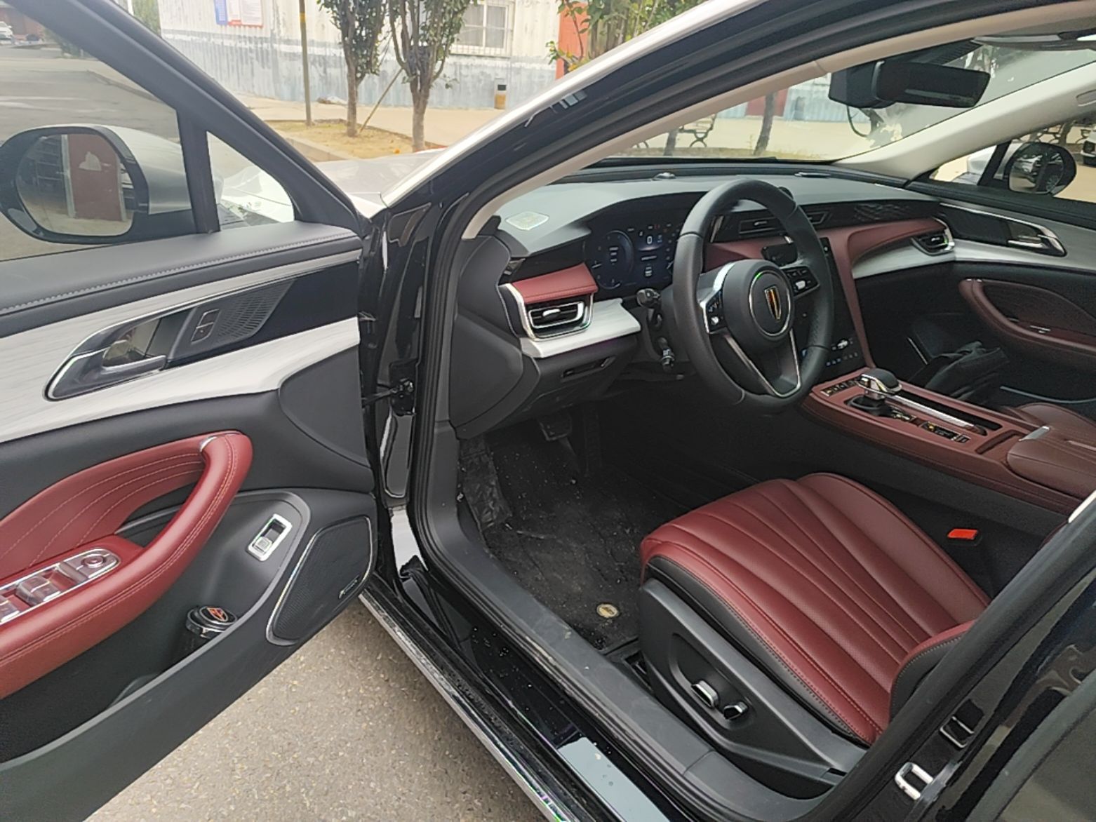 Hongqi H5 2025 2.0T Automatic Flag Edition – 500 000 Units Commemorative Version — снимка 18