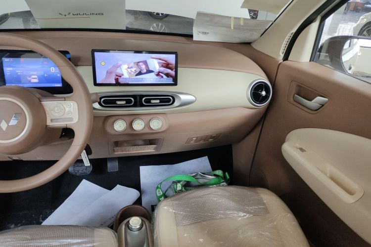 Used Wuling Hongguang MINIEV 2025 Four-Door Version Advanced Edition Audio And AC Panel