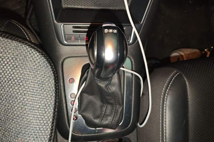 Used Volkswagen Tiguan 2016 280TSI Automatic Two-Wheel-Drive Silk Road Style Edition Gear Lever