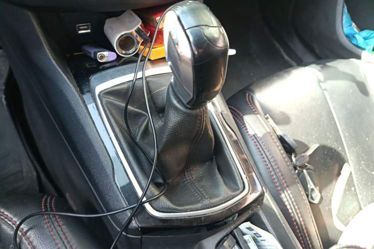 Used Peugeot 408 2018 Revised Version 1.8L Manual Leading Edition Gear Lever