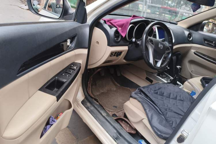 Used CHANGAN Eado 2013 1.6L Manual Luxury Model China V Standard